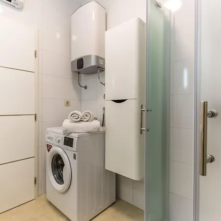 Apartamento Grosse In Mit Moebliertem Balkon