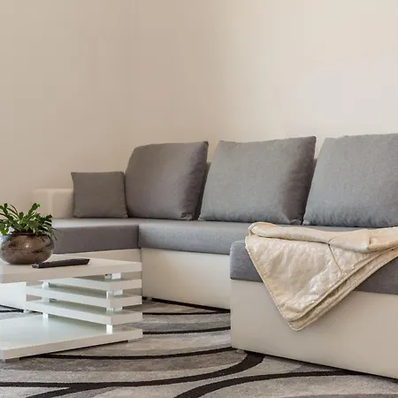 Apartament Grosse In Mit Moebliertem Balkon *