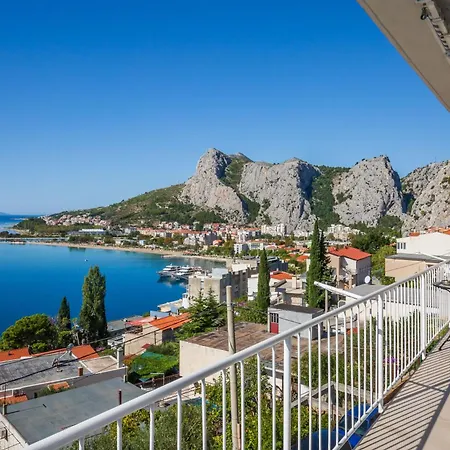 Grosse In Mit Moebliertem Balkon Апартаменты Омиш